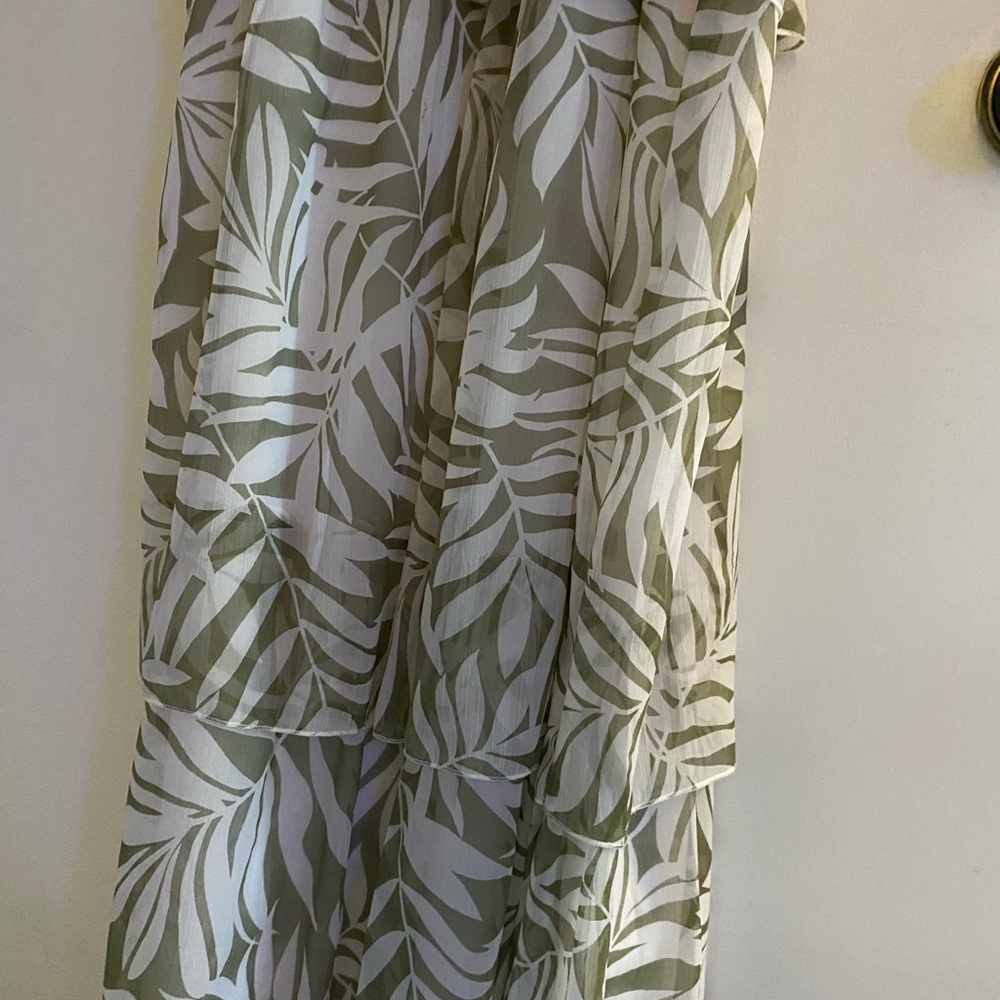 Romeo & Juliet Couture Olive and Cream Dress - Picture 4 of 13